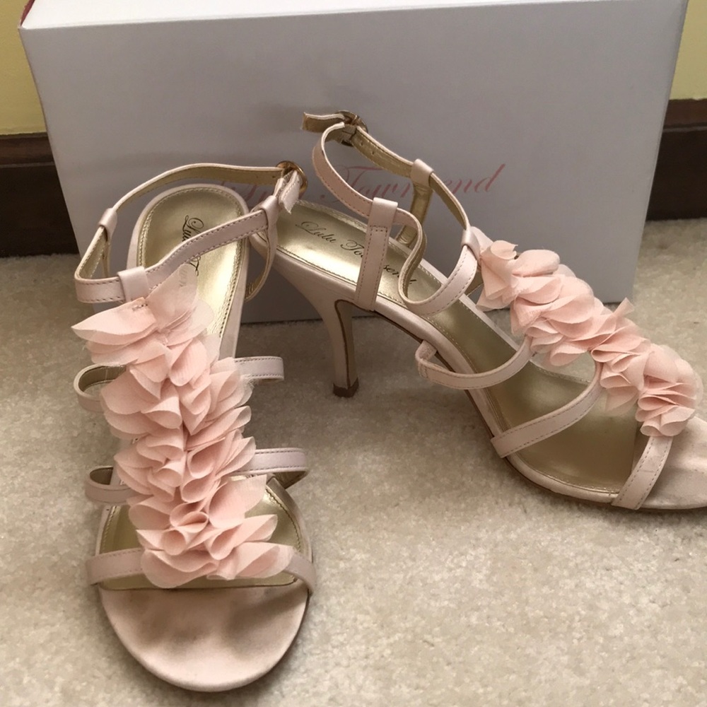 Beautiful prom shoes with box